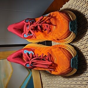 Womens sz 10 orangeyellow/blue Hoka challenger ATR 7 running shoe